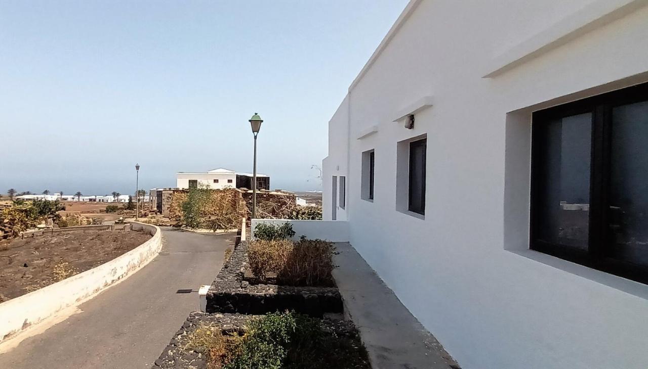 Apartamentos Falcon Tinajo Dış mekan fotoğraf