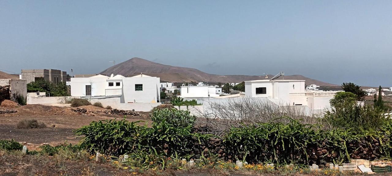 Apartamentos Falcon Tinajo Dış mekan fotoğraf
