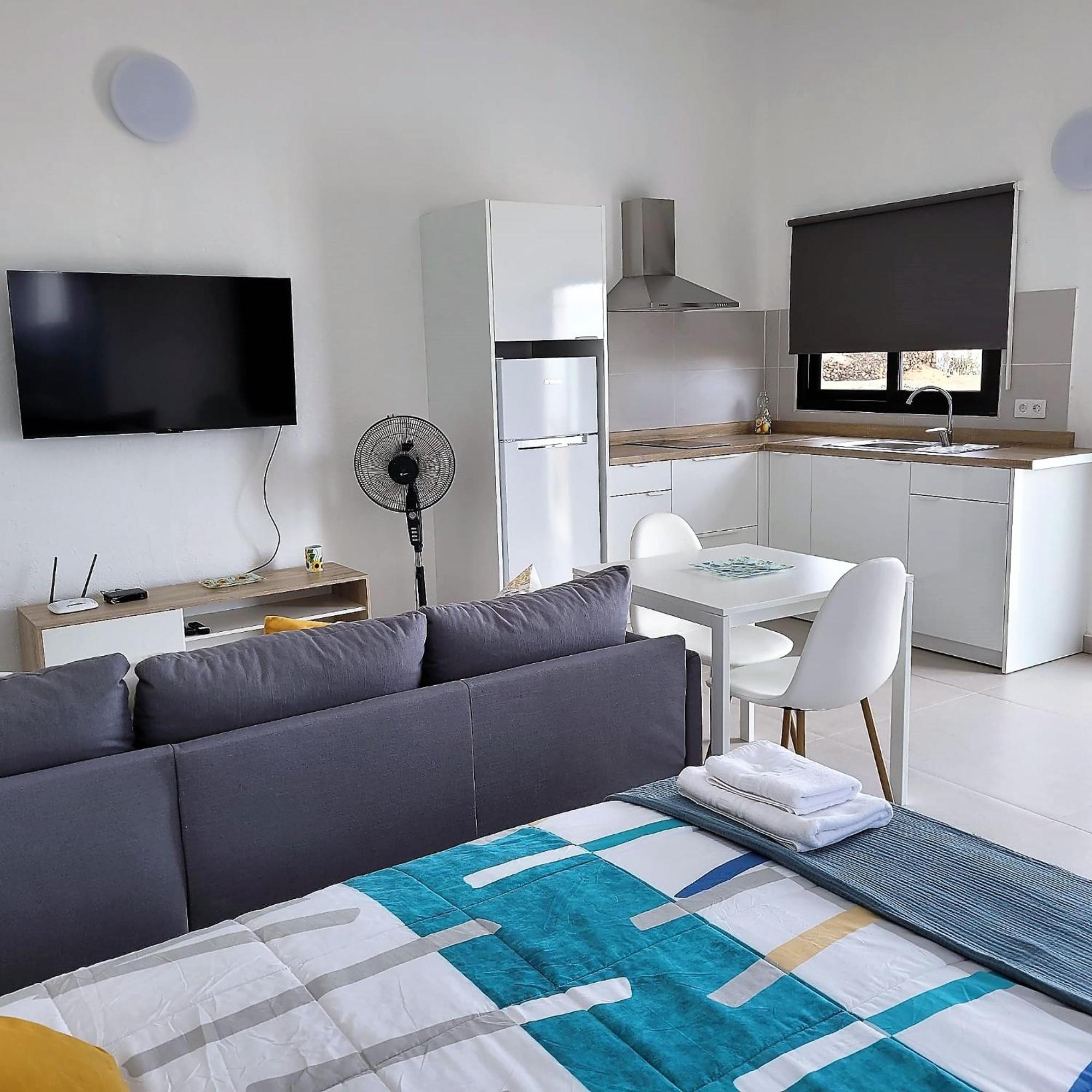 Apartamentos Falcon Tinajo Dış mekan fotoğraf